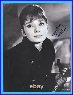 AUDREY HEPBURN in person signed glossy PHOTO 6,3x8,4 inch AUTOGRAPH HAND SIGNED