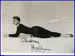 AUTHENTIC Audrey HEPBURN Signed in person AUTOGRAPH ON B&W PHOTO 17.5cm X 12.5