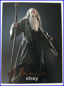 Autograph of ian mckellen on photo 20x27-signed in person