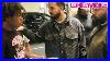 Drake_Lectures_An_Autograph_Dealer_Who_He_See_S_Asking_For_An_Autograph_Everyday_In_New_York_Ny_01_xleh