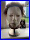 Halloween_Michael_Myers_Mask_Prop_Replica_Signed_In_Person_By_John_Carpenter_01_gahn